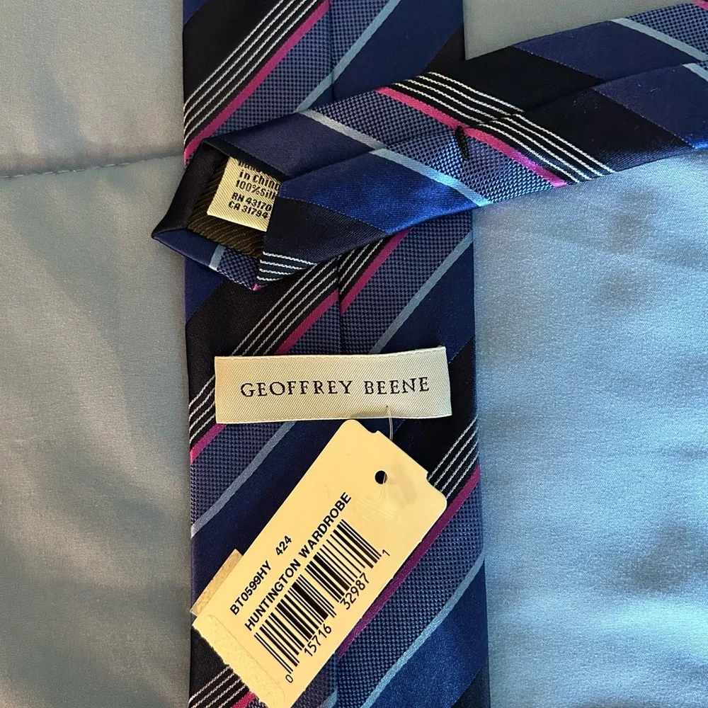 NWT Geoffrey Beene Mens Striped Silk Tie - Picture 2 of 2